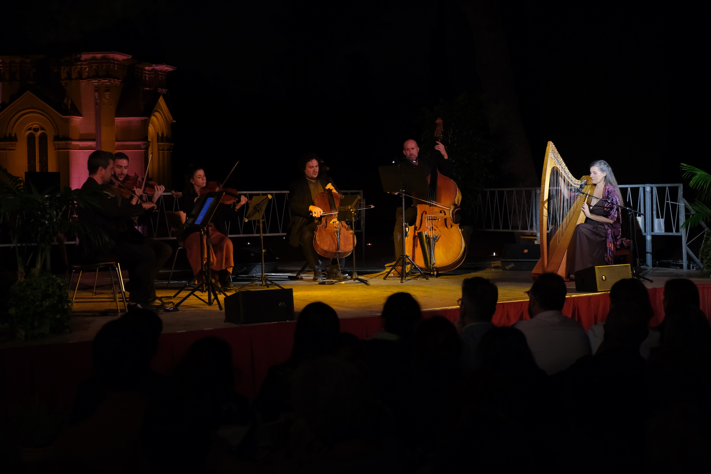 L'arpa d'Anna Amigó i el quintet de corda que l'han acompanyat, format pel Joan Mestre i Norbert Llorca al violí; Elena Martínez, a la viola; Edmon Bosch, al violoncel i Pere Loewe, al contrabaix