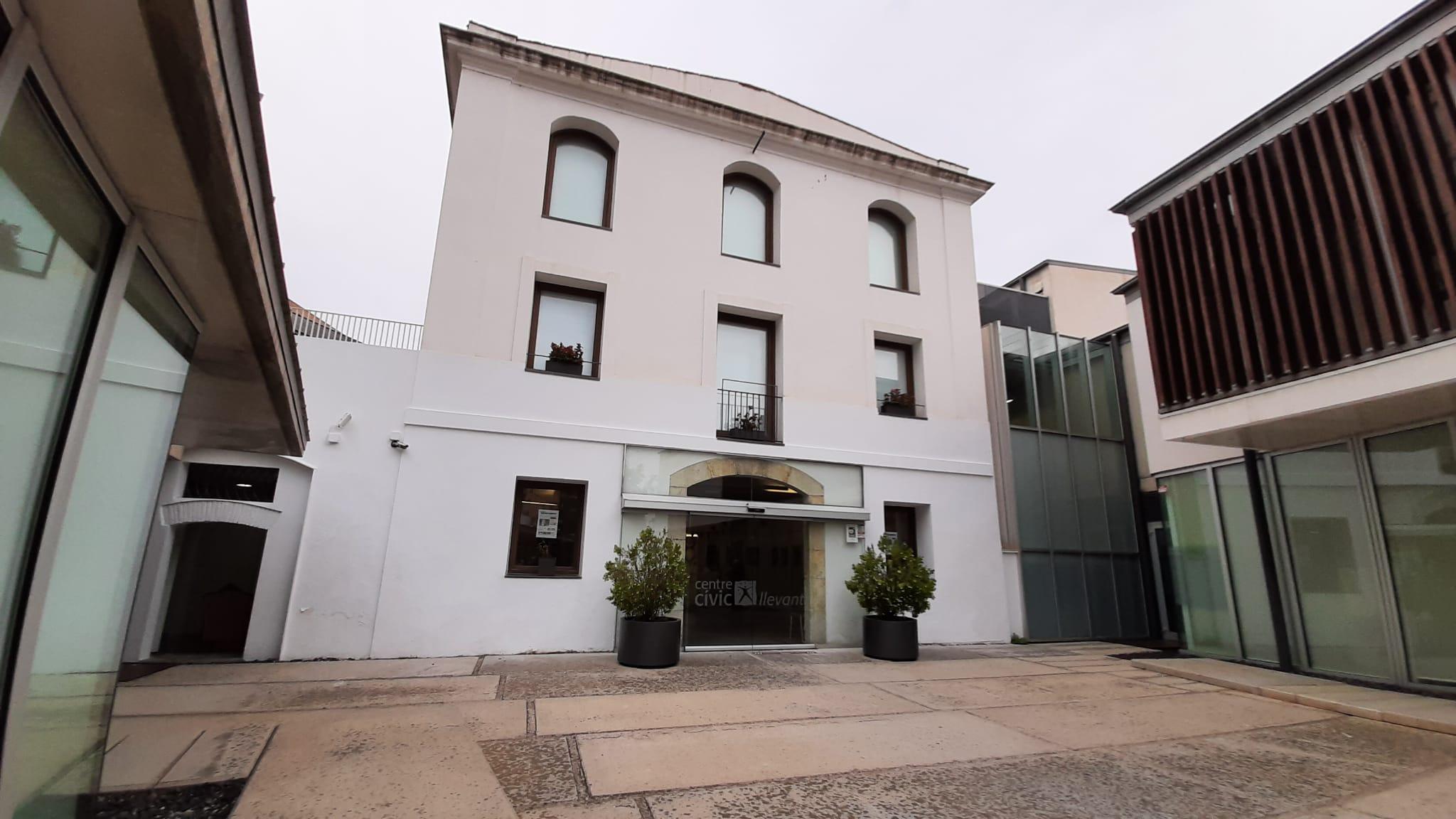 Façana Centre Cívic Llevant de Reus