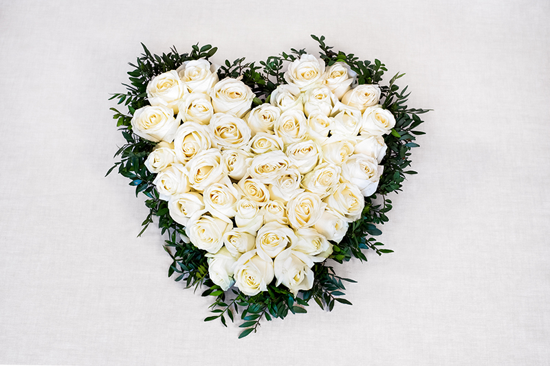 Cor de roses blanques, amb llentiscle i mata