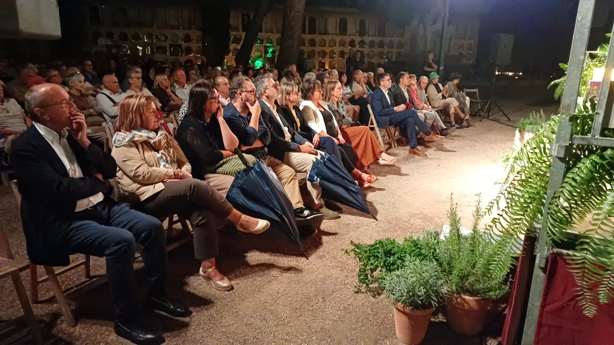 Primera fila de personalitats convidades.